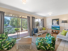 Stylish Family Beach House Walking Distance to 3 Beaches